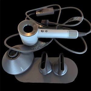 Dyson supersonic hair dryer in great condition